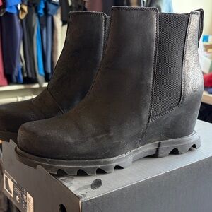 Joan of Arctic wedge III Chelsea boots Black 9.5